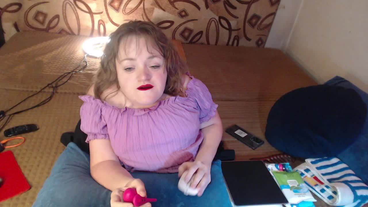 [16 Oct 14:29] Private Show - I'm jumping on a dildo - video của người mẫu cam MiniNatalie
