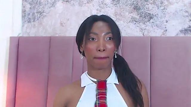 GOOD GIRL PLAYING WITH PUSSY - Video von SabrinaDevill Cam-Model