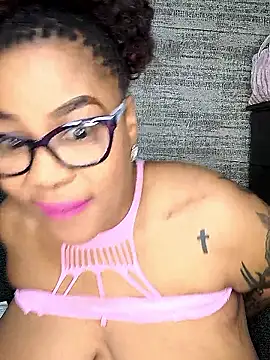 Seducing guys on call while fucking pussy