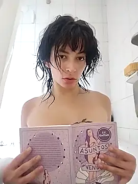 Voyerism in My Bath - video di xmoira3x modella di cam