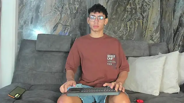 Golden shower - video by Daviid_laidd cam model