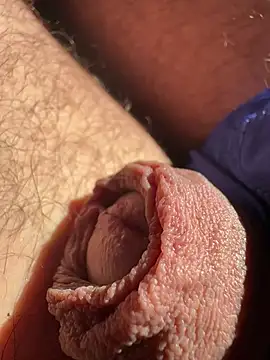 Foreskin play outside - video di nipplegayfeet modella di cam