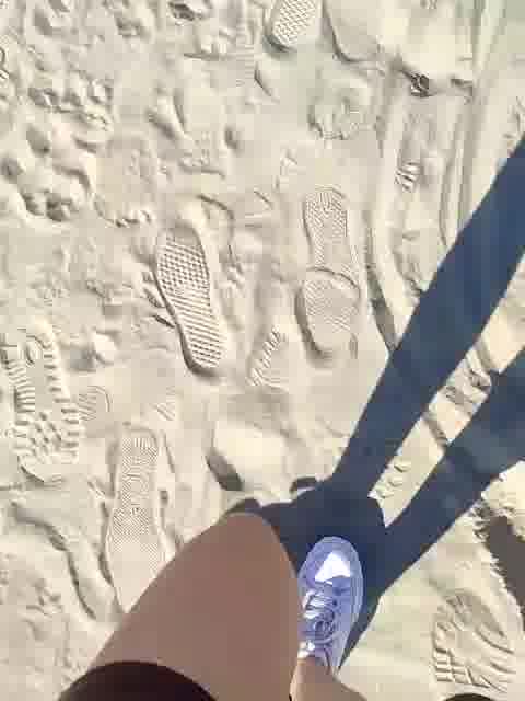 Masturbarme baño publico playa con desconocido - Vídeo de GatitaXD27, modelo de vídeos