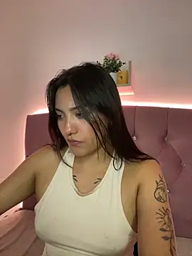 Great Squirt and then Chupo Dildo well horny - angellique_22 adlı kamera modelinin videosu