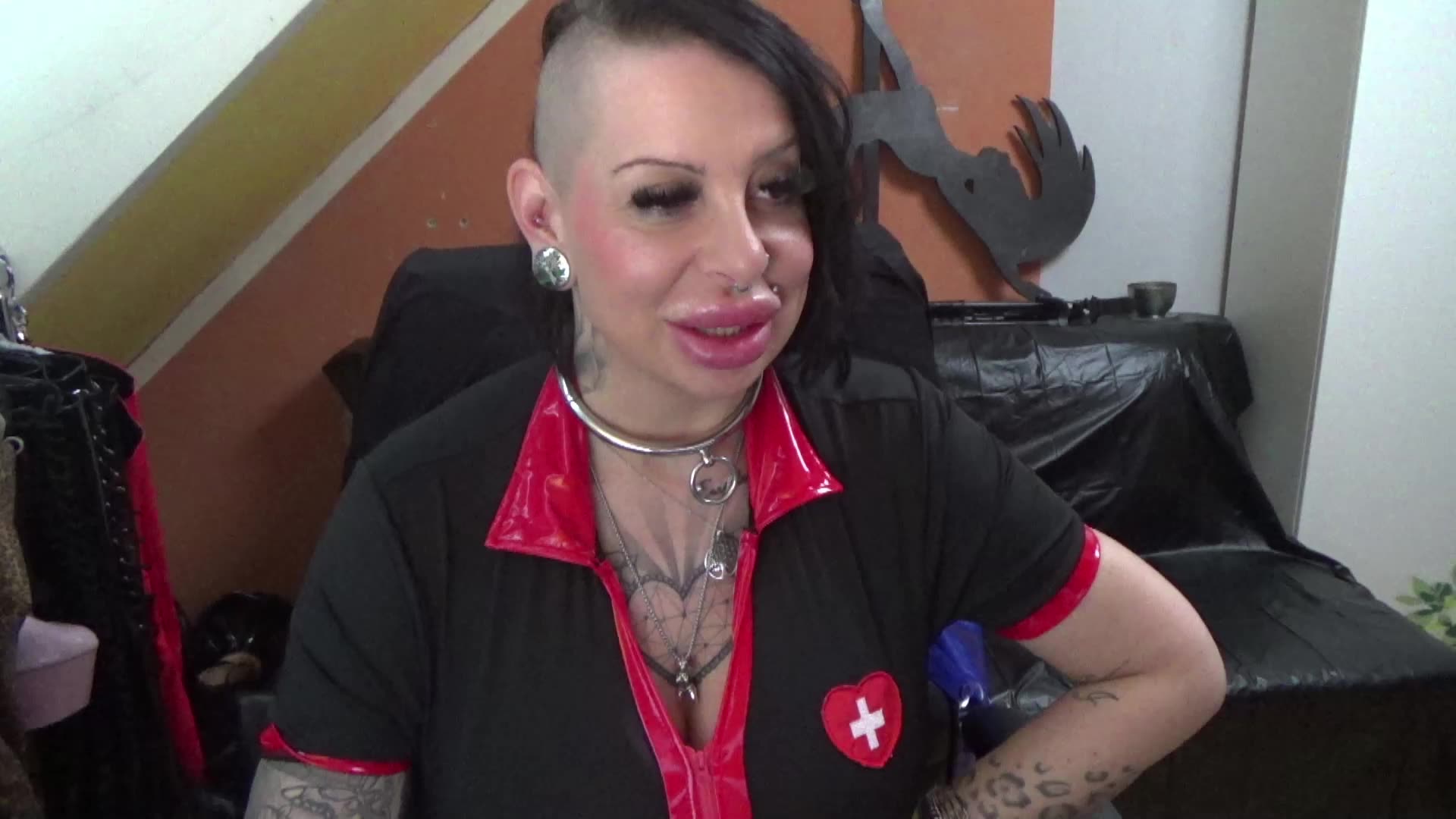 Hot Nurse + XXL BBC Dildo Privat Show - video NinaVegas kameramallilta