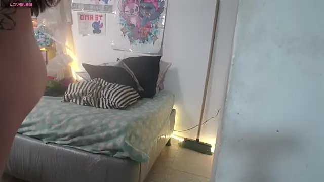 dance twerkig whit oil - video by Ingrid_Casas cam model