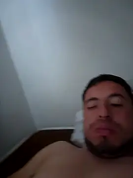 [17 Nov 08:15] Public Show – видео вебкам-модели Kingkushflow