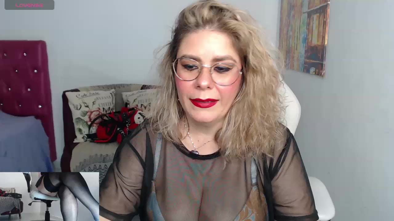 there are very crazy moments hahaha - video by zehra_sanem cam model