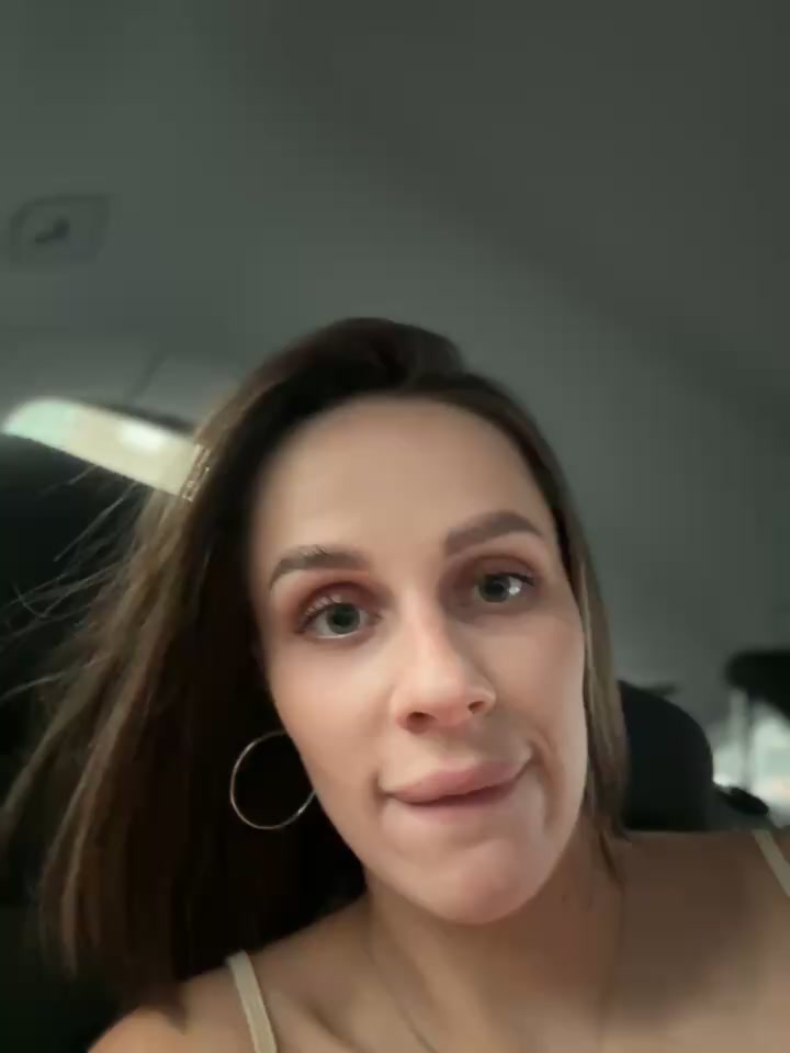 sweetly fucking pussy in the backseat before squirting