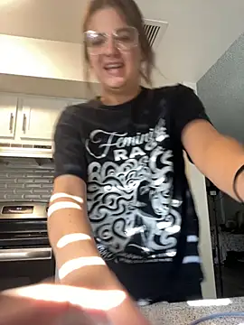 [14 Nov 09:23] kitchen private - video by SafeinouterSpace cam model