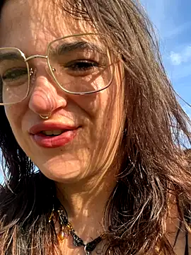 [6 Jan 15:10] public park pussy play - video by SafeinouterSpace cam model