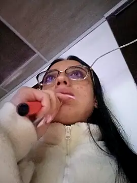 I masturbate very hard for you－カメラキャストのAdy_18の動画