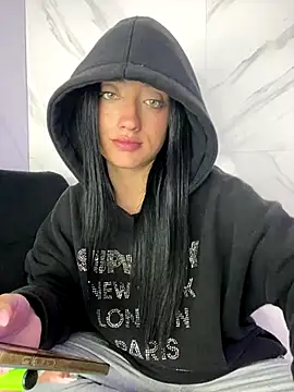 I get naked and play with my domi - clip cu Ady_18 model videochat