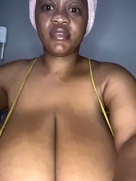 Bouncing titties on PV - video by Chubbykarisma27 cam model