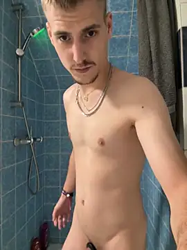 Shower show 🚿Public Show 20 min－カメラキャストのCookieboy88の動画