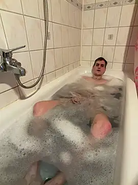 Premium video In der Badewanne 🛁 (Public Show im live ) – видео вебкам-модели Cookieboy88