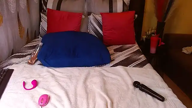 pussy fuck,cum show and squirt - video by NaughtyLuux10 cam model