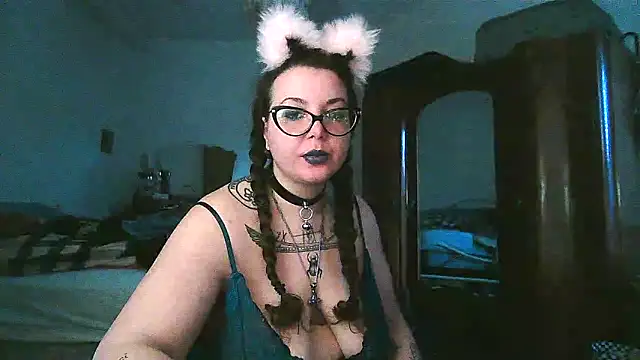 Alice Behind the looking Glass🪞🪩🦌 - clip cu AliceBehind model videochat