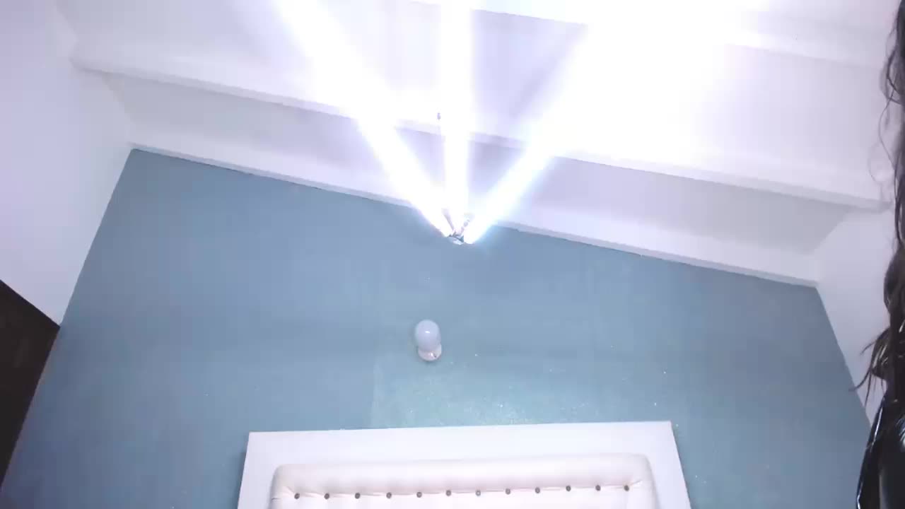 Private Show - відео від вебкаммоделі AnnaiDiamond