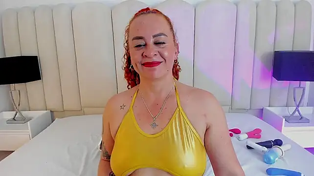 fuck pussy dildo+lush – video od webkamerové modelky ChannelFox__