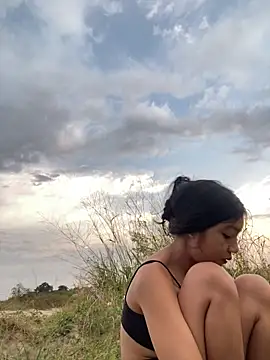 FULL NAKED A STRANGER IS NEARBY – video modela na kameri RoomExotic11