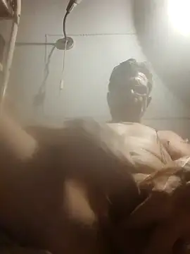 Grande masturbazione +grande sborrata - video by felice66 cam model