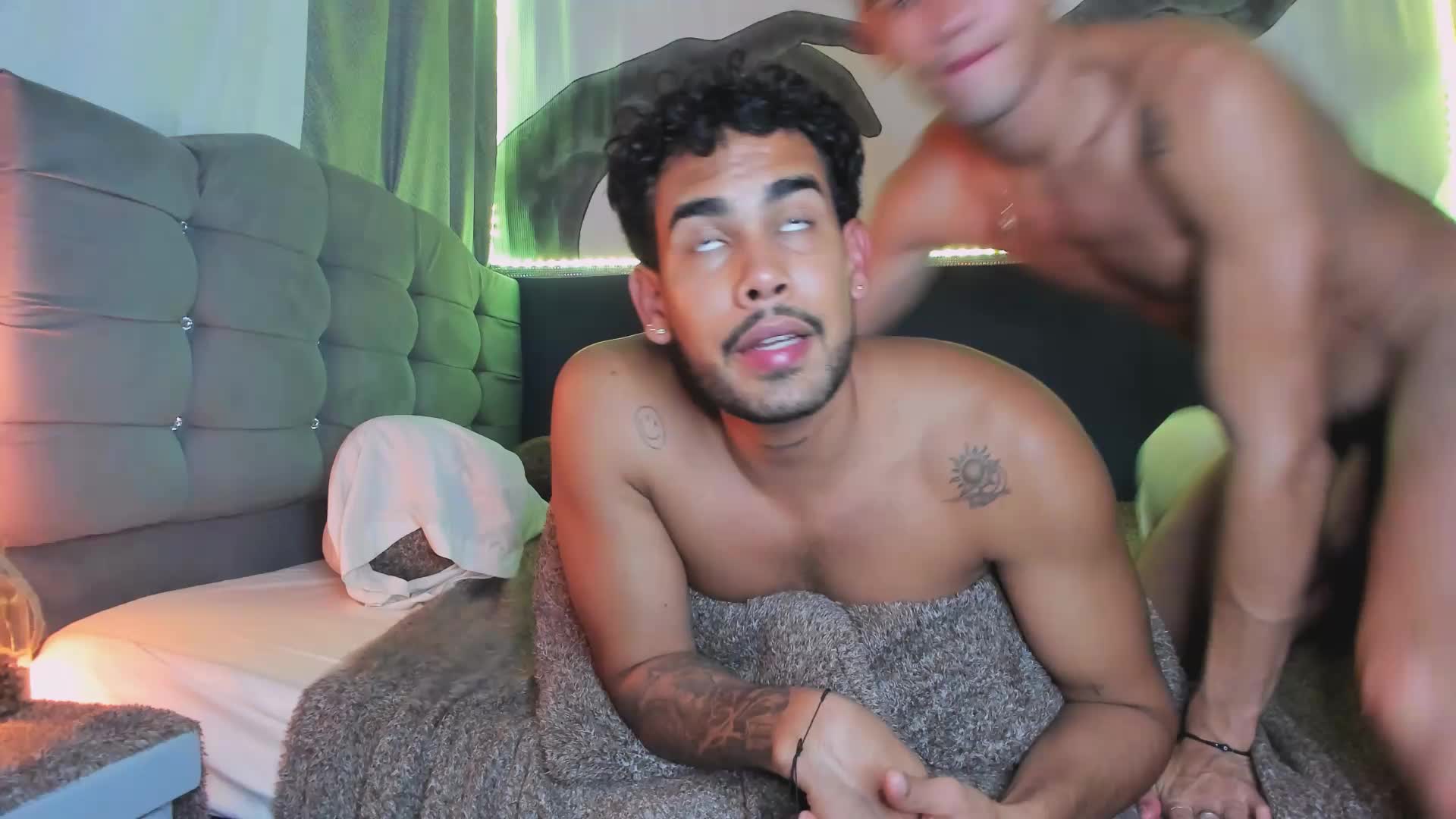 Matt fucks Jackson's ass with his tongue - 視頻由 oversizedxguys 主播提供