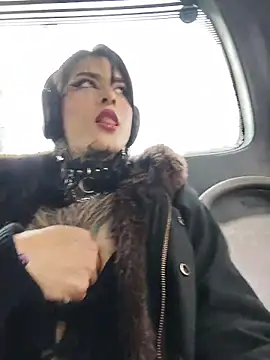 Showing boobs on the busShowing boobs on the bus 🚌😈