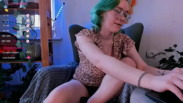 use all the holes :) domi in pussy, deep throat, butt plug, riding a dildo (recording private show) - video oleh model kamera alisahug