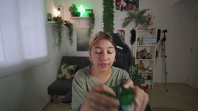 Coño peludo y muchos fluidos