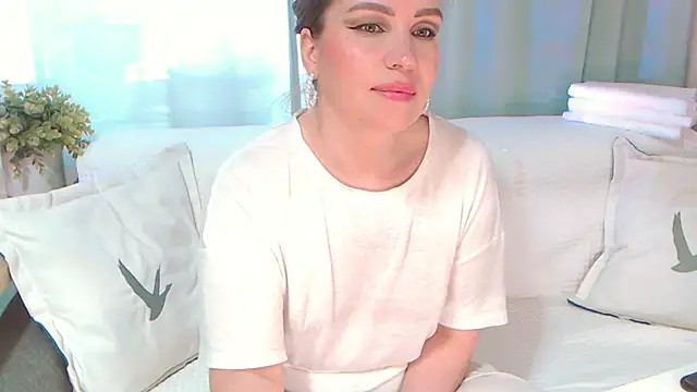 Skirt and heels - video by PumaSin cam model