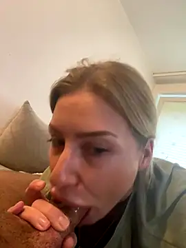 [9 Nov 13:55] Ticket Show fuck & cumshot mouth - vidéo du modèle de showcams xxBELLExx