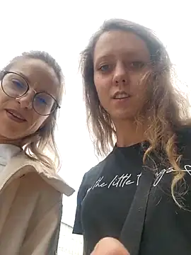 Walking around in England with Eveline_Beauty_Kitty - video by missdaisydiamond777 cam model