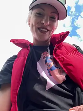 Flashing Boobs in the Swiss Alps - video by missdaisydiamond777 cam model