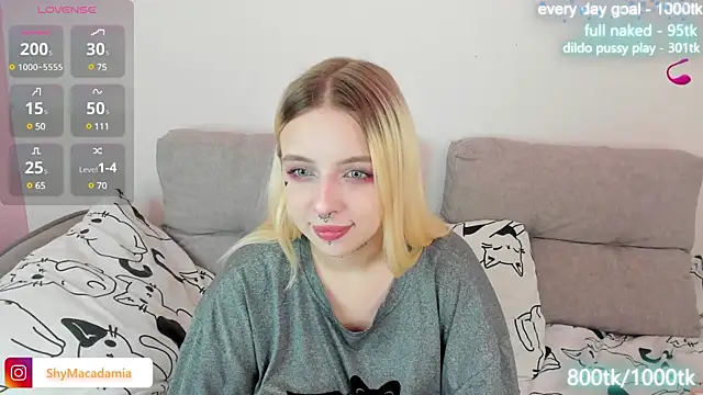 anal fun^^ - video by Alice_Halle cam model