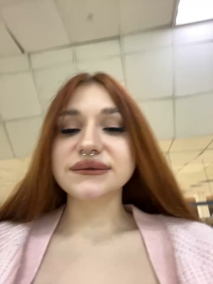 Undress me - video by KarinHorny