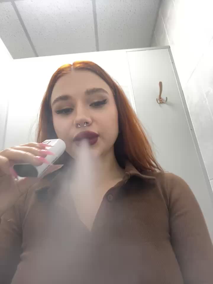 I'm naked - video by KarinHorny