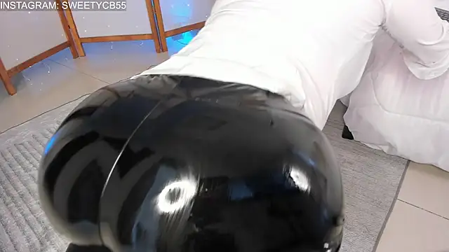 Latex - video by MissLinda cam model