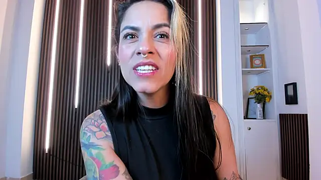 Show TORSO + SQUIRT - video by violet_scott cam model