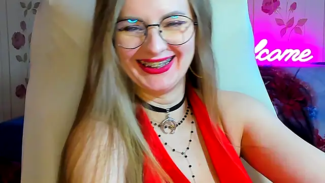 Oil show and pussy - video by Viola_sweet cam model