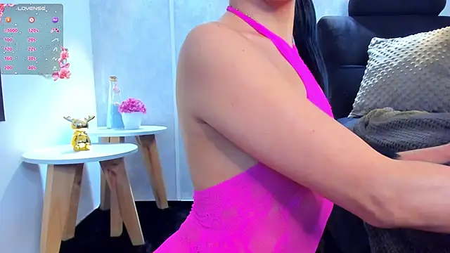 Wet oil show.. 🔥 - video by emma-hiill cam model