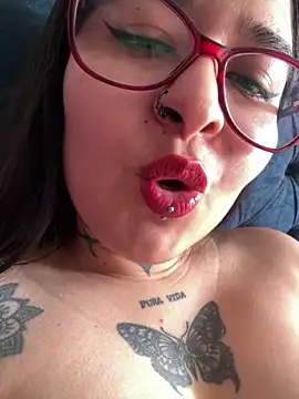 Brincando bem meladinha 😈SO HOT BABYYYY - video van DXLatinJapponesseDX cam-model