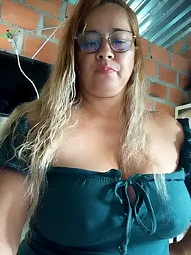 EL VEDINO ALCANZO A VER MIS TETAS UUUFFFF