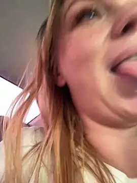 CLOSEUP CREAMY CUM on back seat – video af Sweet___Emily cam-model