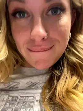 EXCLUSIVE CONTENT - vidéo du modèle de showcams Sweet___Emily