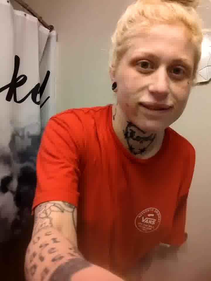 Damm....Getting hot..On the bathroom floor.. wasn't me 🎶🍑 yes it was...😝 - video by SkyxxxPlatinum cam model