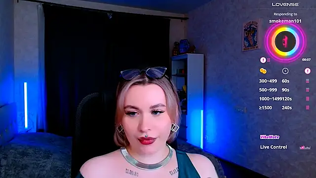 💥Super sweet Striptease - video by ur_geekgirl cam model