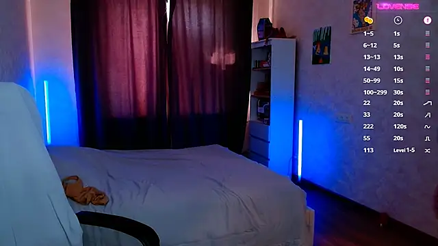 Ride on pillow - video by ur_geekgirl cam model