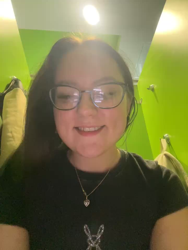 POV: I'LL MAKE YOU CUM IN A PUBLIC TOILET – video od webkamerové modelky NarcissaHot