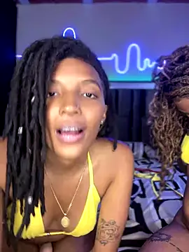 [17 Nov 15:22] Private Show – video modela na kameri Kassy_dreadlocks